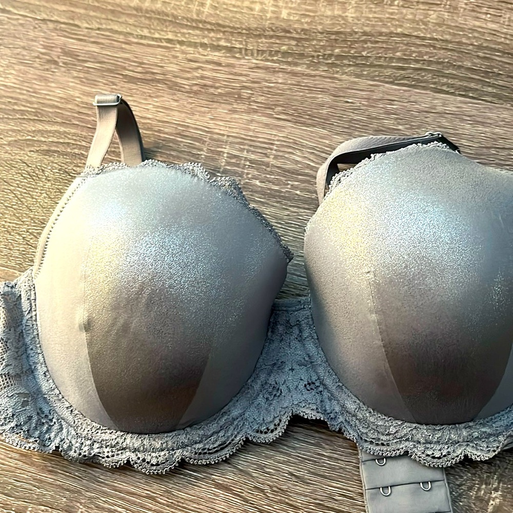 NWT Victorias Secret lined Demi bra size 36 C